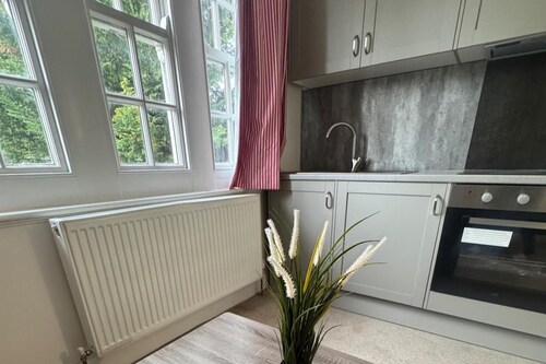 1 Bed - Sleeps 3 - Free Parking