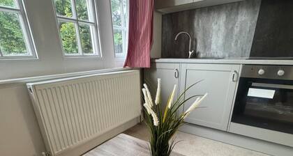 1 Bed - Sleeps 3 - Free Parking