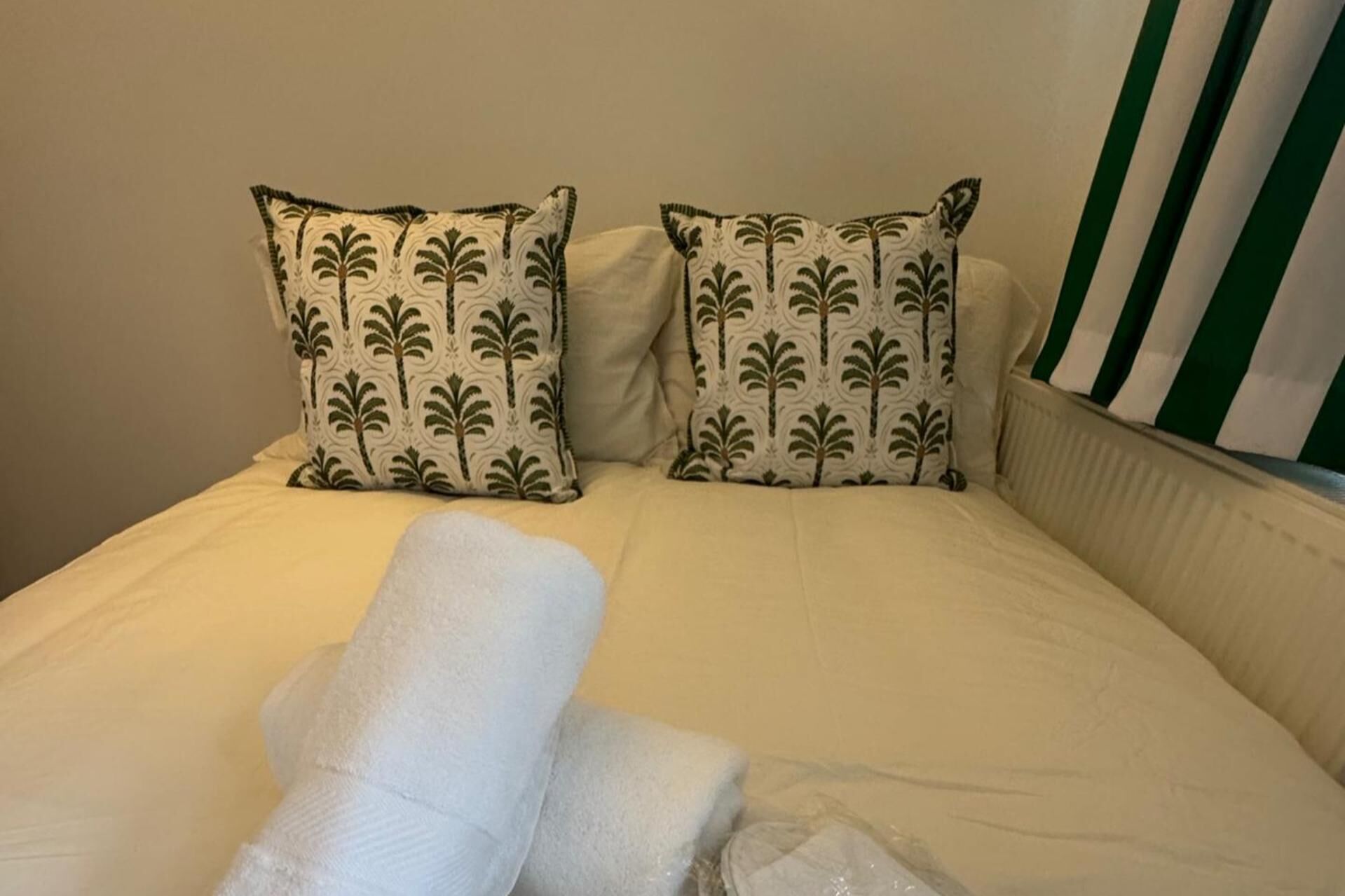 1 bedroom, iron/ironing board, WiFi (free), bed sheets
