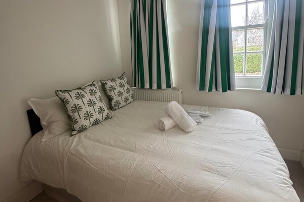 1 Bed - Sleeps 3 - Free Parking - London