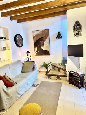 TV - Casa Del Panadero - Stunning Views & Sunset (Frigiliana)