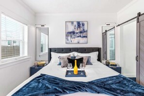 2 bedrooms, desk, iron/ironing board, WiFi - 2026 World Cup Ready| 10 Min from NRG| Free Wine (Houston)