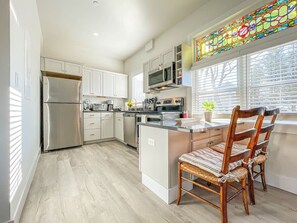 Fridge, microwave, oven, stovetop - Stunning South Portland Apartment w/Pool (South Portland)