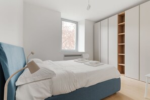 Iron/ironing board - GuestHost - Cozy 46m2 apartment, ideal for 2 people, located on the second floor of a building with lift.The accommodation is located in the Porta Romana district in a strategic position, inside municipality 4, a stone's throw from the M3 Porta Romana  (Milan)