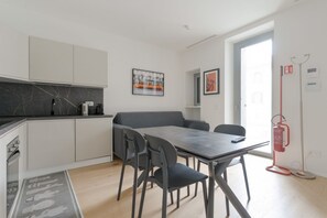 Interior - GuestHost - Cozy 46m2 apartment, ideal for 2 people, located on the second floor of a building with lift.The accommodation is located in the Porta Romana district in a strategic position, inside municipality 4, a stone's throw from the M3 Porta Romana  (Milan)