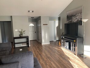 Living area - Casa Azul - Home w/fenced yard (Buda)