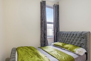 3 bedrooms, iron/ironing board, WiFi, bed sheets
