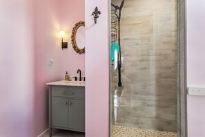 Doccia, asciugacapelli, bidet, asciugamani