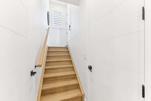 Interior - Perfect Suite for 2! Lower Unit w/ Laundry (Calgary)