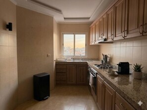 Private kitchen - RARE à Casa 2BR | Grande Terrasse | Parking Inclus (Casablanca)