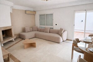 TV - RARE à Casa  2BR  | Terrasse XXL | Parking Inclus (Casablanca)
