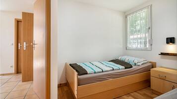 WiFi, bed sheets