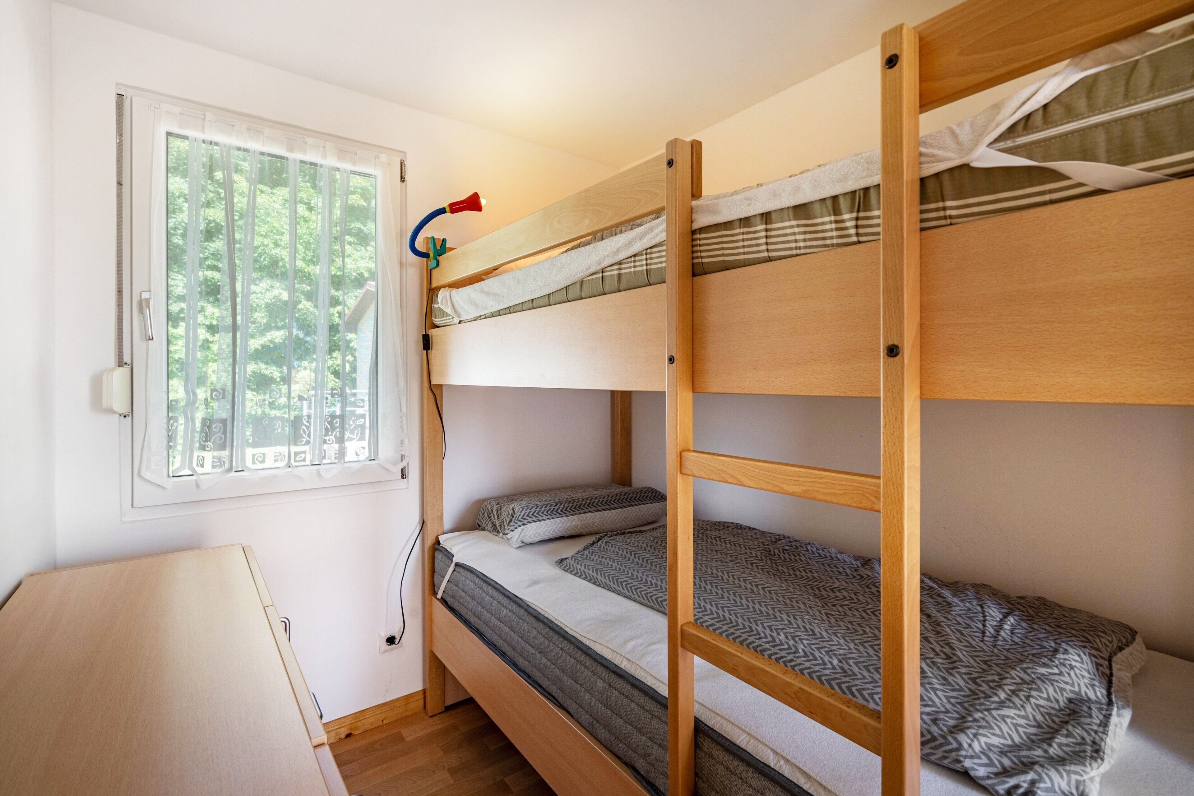 WiFi, bed sheets