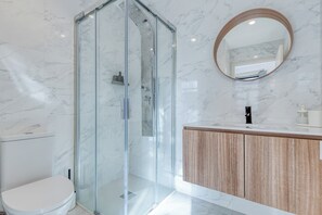 Bathroom - Vrbo Property (Porto)