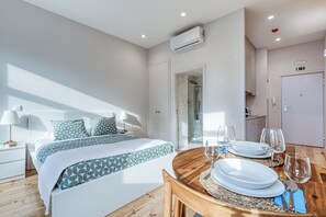 Room - Vrbo Property (Porto)