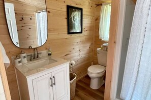 Bathroom - Little Lodge in Hemlock (Hemlock)