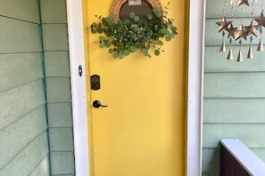 Interior - Retro Retreat in the Village of Livonia (Livonia)