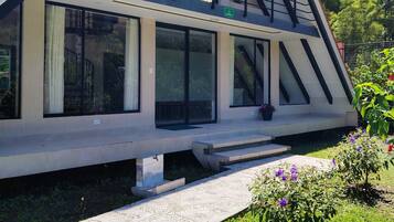 Standard Bungalow | Free WiFi, bed sheets