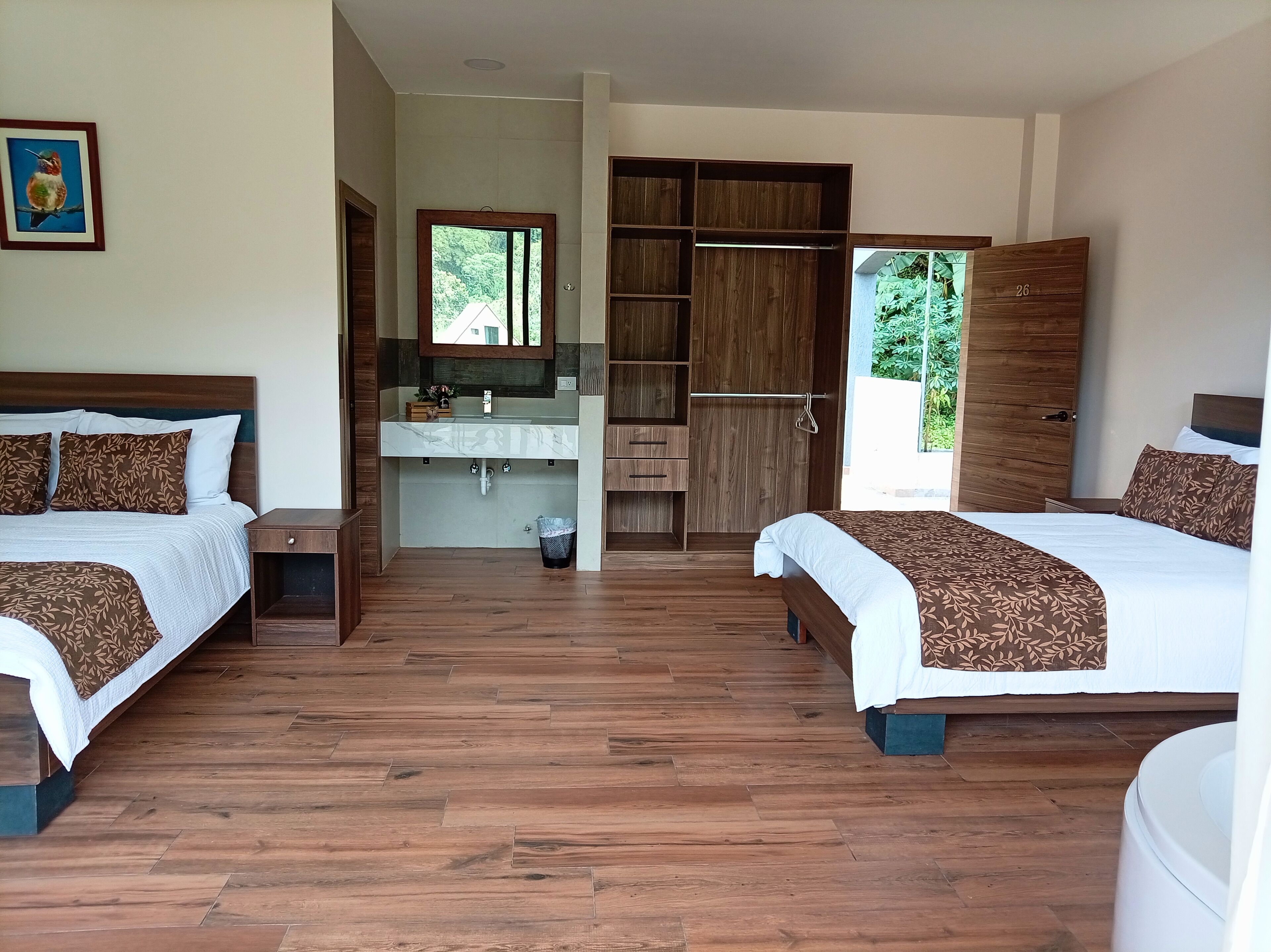 Habitació doble Deluxe, 2 llits dobles, banyera d'hidromassatge