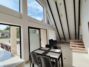 Family Bungalow | Dining room