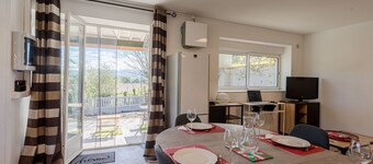 Cozy Cottage with Private Terrace, Mountain View & Wi-Fi in Saint-Martin-d'Arrossa