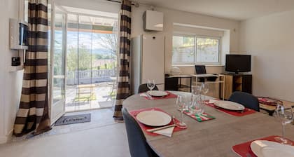 Cozy Cottage with Private Terrace, Mountain View & Wi-Fi in Saint-Martin-d'Arrossa