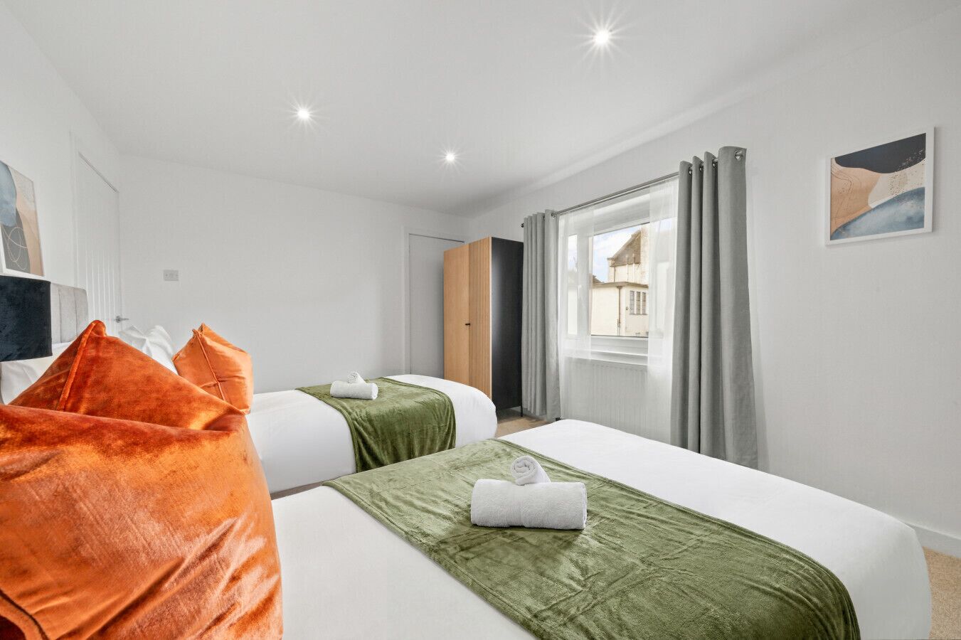 2 slaapkamers, een strijkplank/strijkijzer, wifi, beddengoed