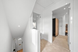 Interior - 2-Bed House Greenock - Free Street Parking - Close to Clyde Shipyard (Greenock)