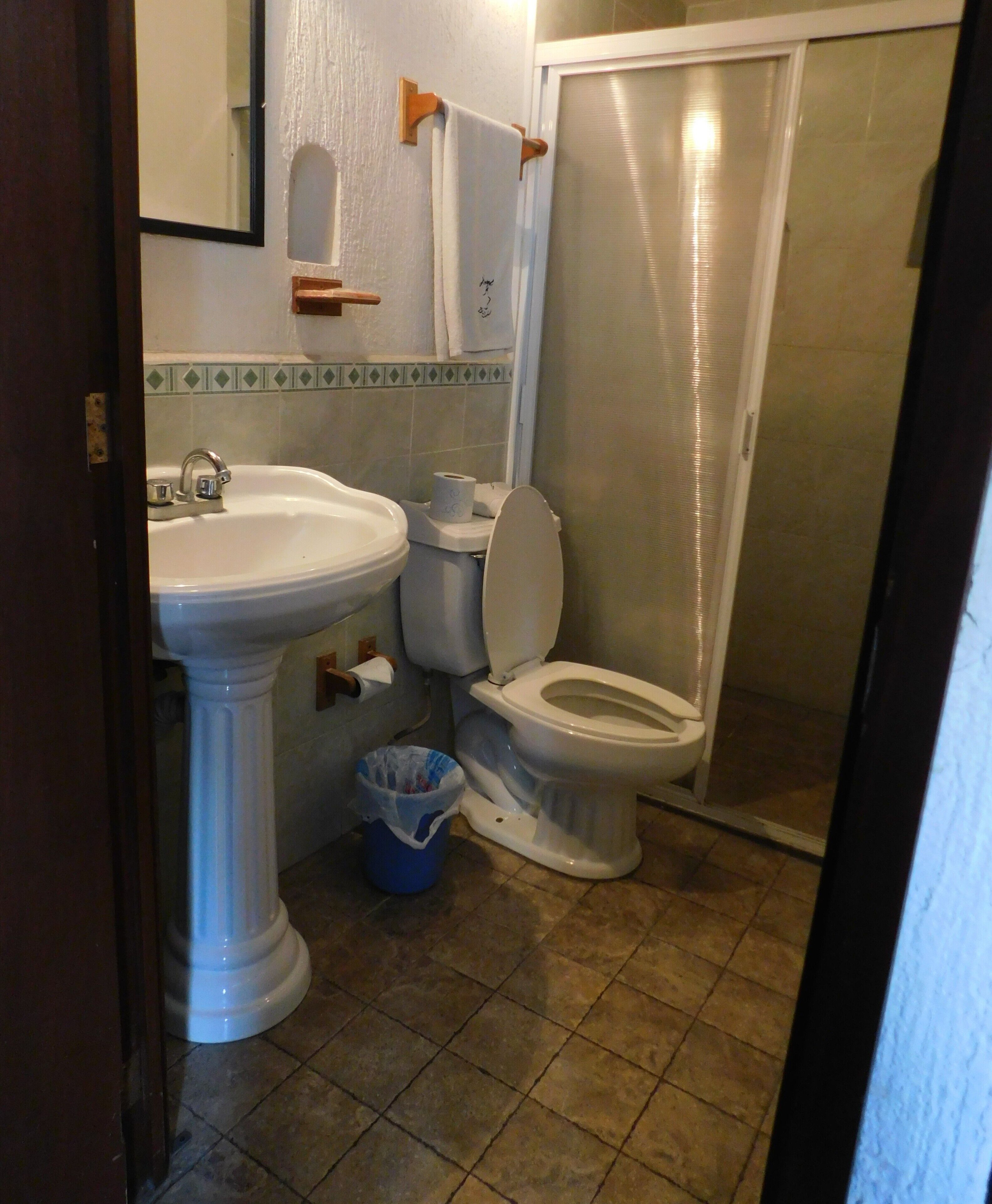 Classic Double or Twin Room, City View | Bathroom