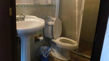 Classic Double or Twin Room, City View | Bathroom