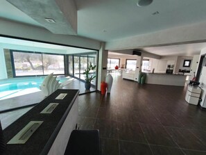 A heated pool - Domaine de Jolio - An exceptional experience in Provence (Mondragon)