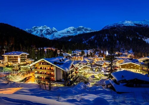 Luxury Chalet Sky-Loft Campiglio Dolomites View with Parking