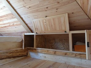 Room - "Petit chalet chez Gaston" with Mountain View, Free Wi-Fi, and Air Conditioning (Saint François Longchamp)