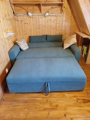 Living area - "Petit chalet chez Gaston" with Mountain View, Free Wi-Fi, and Air Conditioning (Saint François Longchamp)