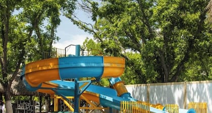 Pueblo Viejo Hotel & Parque Acuático