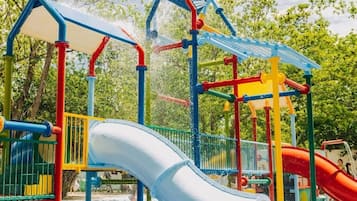 Área de juegos infantiles al aire libre