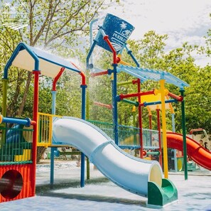 Área de juegos infantiles al aire libre