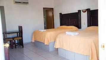 Habitación cuádruple clásica, vista al jardín