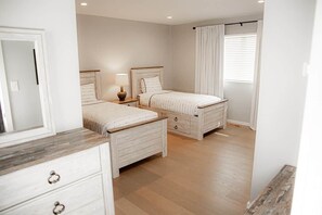 2 bedrooms, iron/ironing board, WiFi, bed sheets - The Fisherman's Cottage (Lower Township)