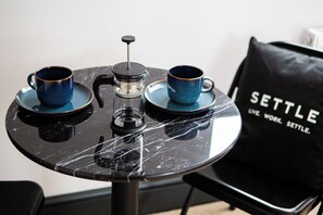 Kaffee und/oder Kaffeemaschine