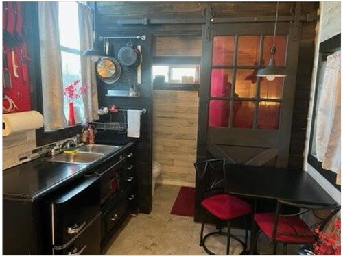 Quaint 1-bedroom tiny home with heating and AC near charming Helper