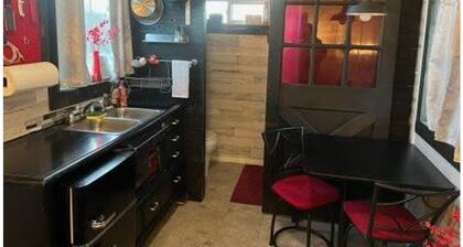 Quaint 1-bedroom tiny home with heating and AC near charming Helper