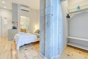 Room - Vrbo Property (Porto)