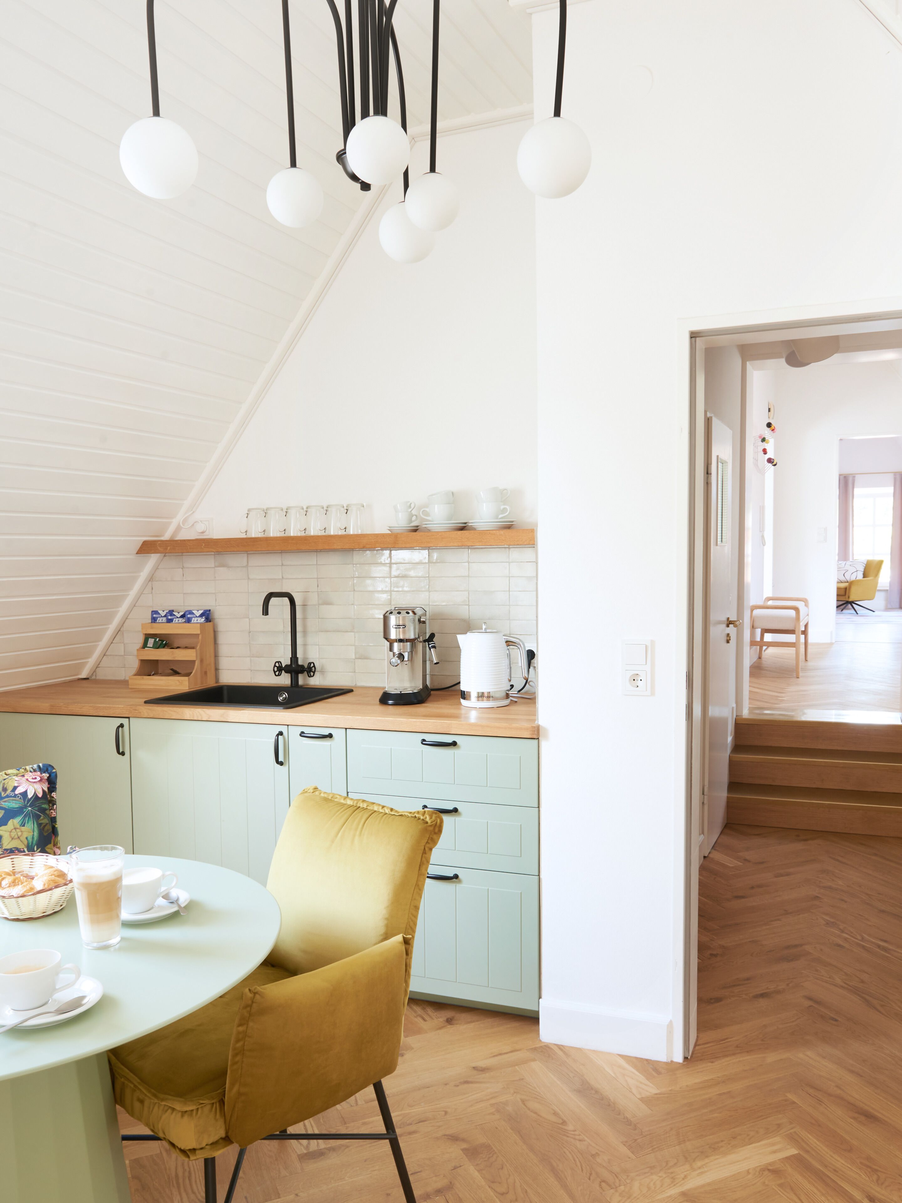 Deluxe-Suite, Hafenblick | Wohnbereich | Flachbildfernseher