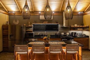 Microwave, oven, stovetop, dishwasher - EDEN: 2 luxury villas, 5min to Beach, Gym, Yoga Shala, Sleeps 10, King size Beds (Sámara)