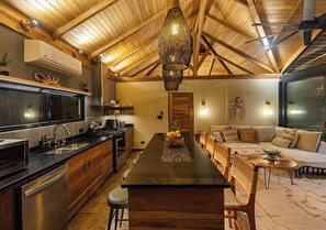 Interior - EDEN: 2 luxury villas, 5min to Beach, Gym, Yoga Shala, Sleeps 10, King size Beds (Sámara)