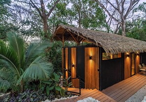 Exterior - EDEN: 2 luxury villas, 5min to Beach, Gym, Yoga Shala, Sleeps 10, King size Beds (Sámara)