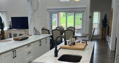 Lovely 2-bedroom house with AC in tranquil Montego Bay
