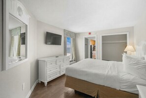 Room - Wake Up to Ocean Waves | Beachfront Suites Near Broadway at the Beach (Myrtle Beach)