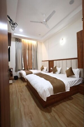 Triple Room - Hotel Om Divine (Vrindavan)